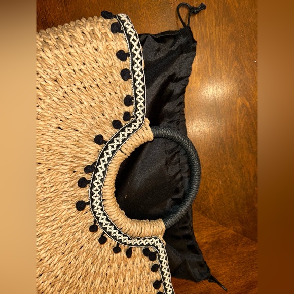 Super cute straw handbag, perfect boho summer bag! Brand new. - Picture 4 of 9